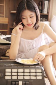 不扣纽扣的女孩完整